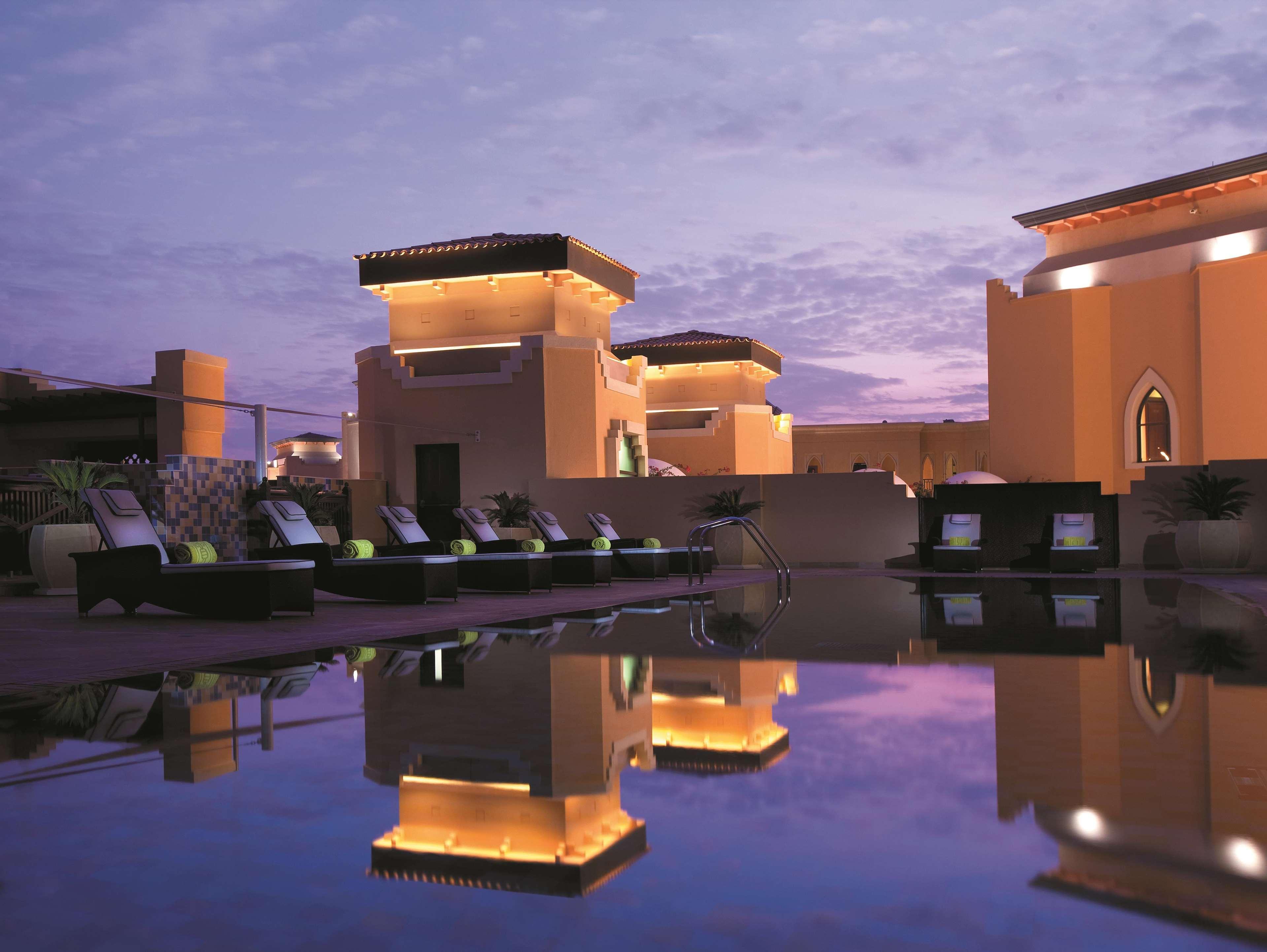 Traders Hotel, Абу-Даби Экстерьер фото
